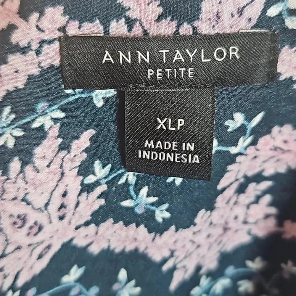 Ann Taylor Button Down Collared Floral Top Petite XL - Picture 6 of 6